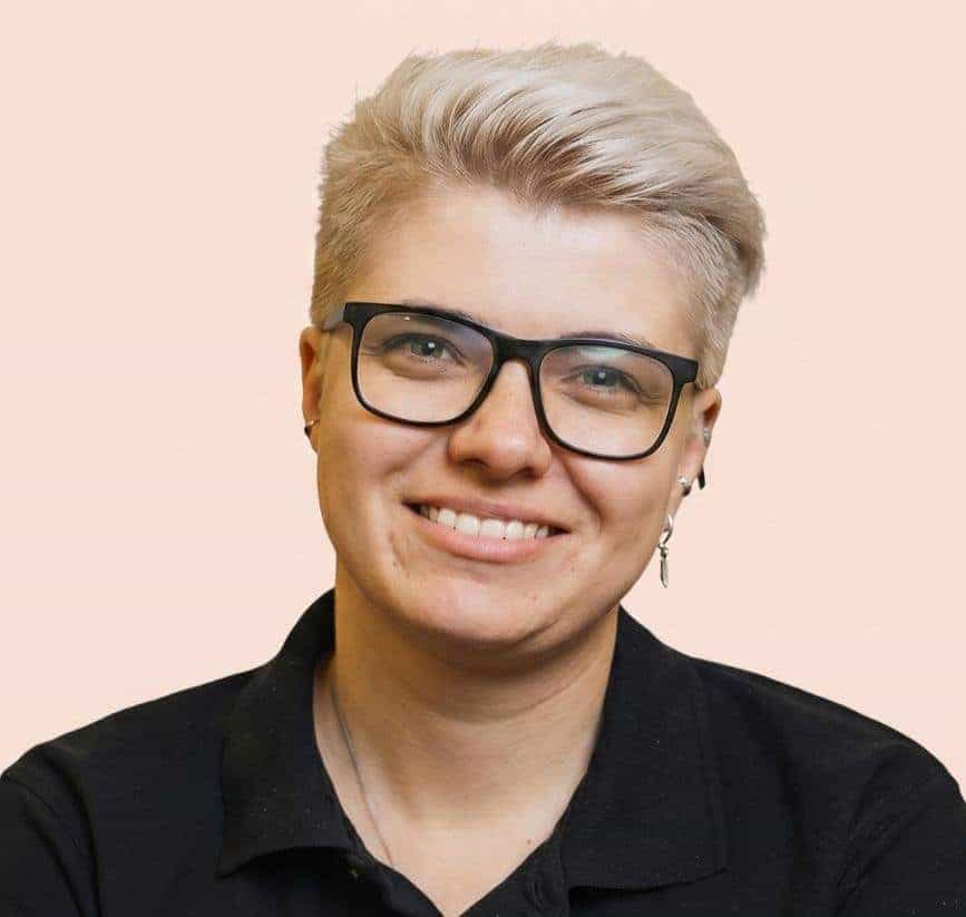 Veronika Tamaio Flores